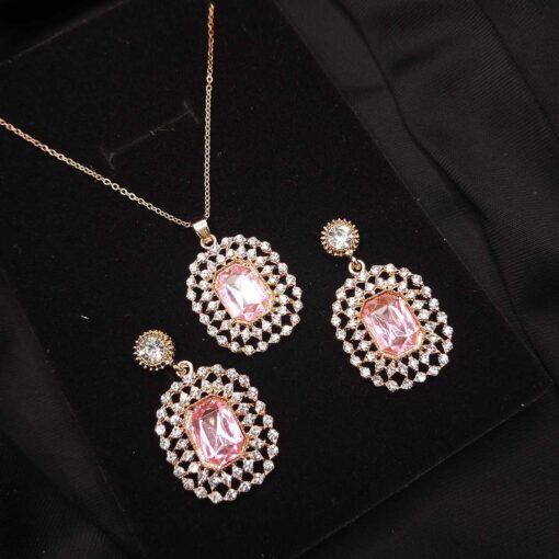 Locket set for Women in Pink color